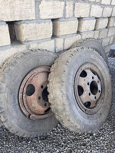 Yük avtomobili üçün təkər və disk komplekti - Ölçü: 8.25 R20 (təkər