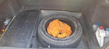 tap az vaz: Mercedes-Benz E‑Sinfi (W210) sedan – qara rəng Xarici: - Klassik W210 — 5