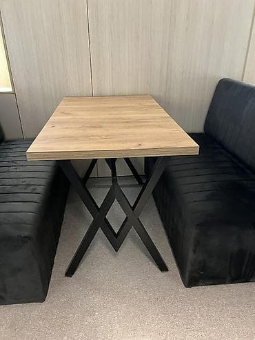Kafe/restoran üçün masa - Dizayn: Müasir minimal üslub, “X” formalı
