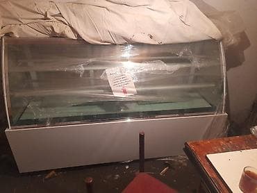 Vitrin soyuducu yenidi istifade olunmyb. Satılır 600₼. Ünvan Nizami