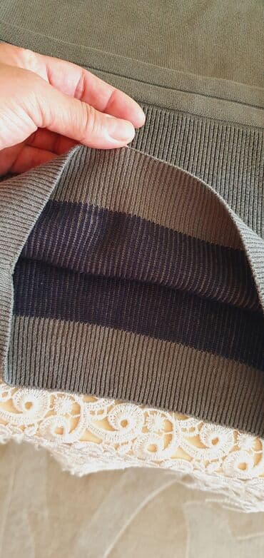 Koftalar, sviterlər: Sviter elde 2 eded var. 3-4 ve 4-5 yaw. baha alinib. 1.2 defe — 4