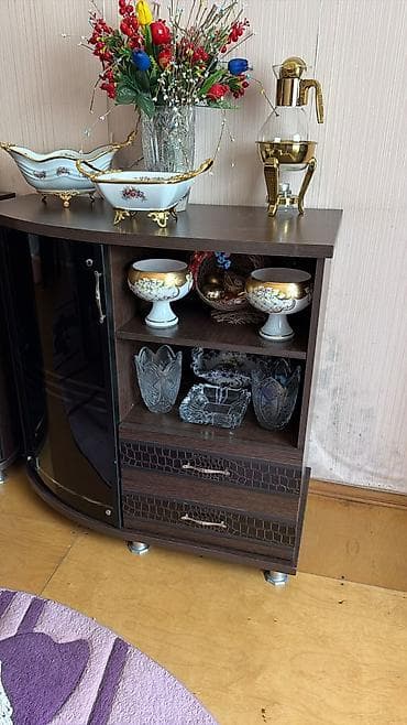 iki: TV altlığı / vitrin dolabı - Material: tünd qəhvəyi laminat MDF, yan — 1