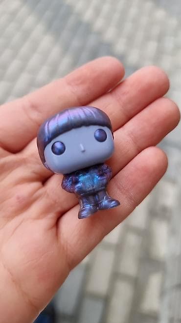 statuya: Mini kollektorluk fiquru – bənövşəyi-metalik effektli, iri başlı chibi — 1