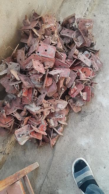 Məhəccərlər: 300 ədəd clloz satllllr bir 1 manata Cem 300 manat 2 dəfə islenib — 2