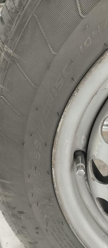 bmw diskler: Satılır: 4 ədəd şin və polad disk komplekti - Ölçü: 195/70 R15C — 2