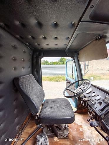 QAZ : 4.2 l | 1993 il 195850 km Universal — 4