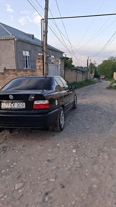 disk satisi: BMW 3 Seriyası E36 sedan, qara rəng. - Kuzov: 4 qapılı sedan, qara — 5