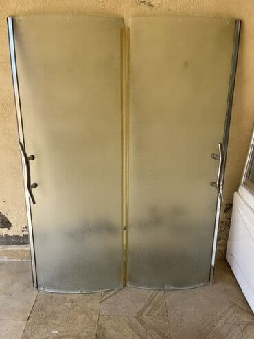 hamam qapı: Ağ rəngdə, yarım dairəvi formalı duş kabinəsi. Şüşə panelləri və metal — 5
