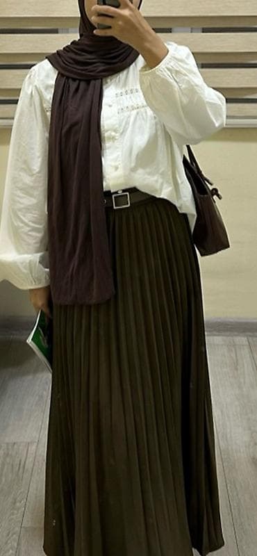 xonca satisi: Ətək yenidir.Koftada satılır.İkisini alana 15 azn — 1