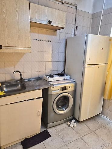 1 otaqli kiraye: Neftçilər Metrosunun düz çıxışında, köhne binada,1 otaqlı mənzil — 2
