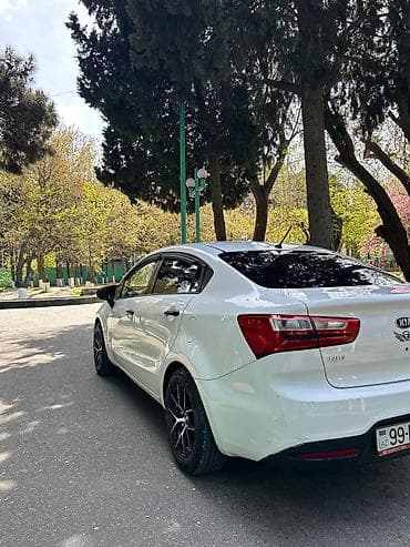 opel f astra: Kia Rio: 1.4 l | 2013 il Sedan — 6