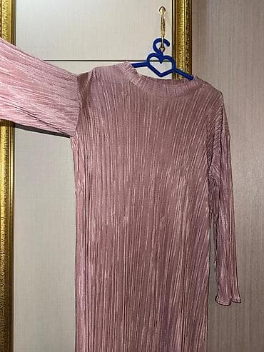 Məhsul: Qadın paltarı - Rəng: Toz pembe/əşrəfə bənzər ton - Material