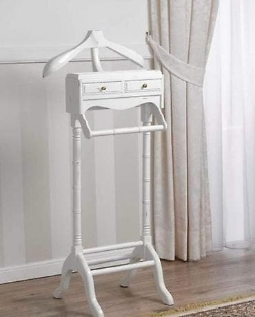 Ağ rəngli taxta geyim asılqanı– - Material: fıstıq ağacı, hamar ağ