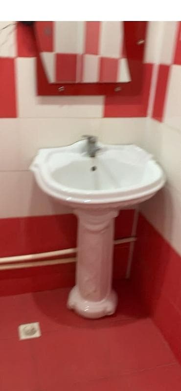 Güzgüsü ilə bərabər satılır yaxşı halda( mərdəkan)
