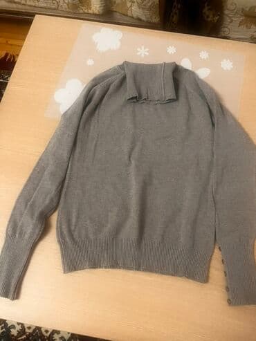 Qadın geyim dəsti – boz trikotaj kombini və açıq mavi cins Tərkib: -