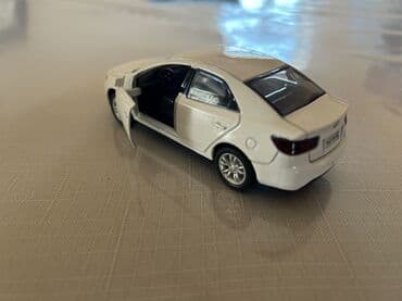 заказать модель машины: Ağ rəngli mini avtomobil modeli (SUV tipli) - Material: metal və — 7