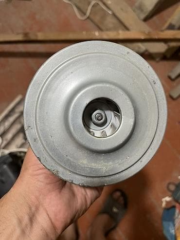 e class: Tozsoran üçün motor satılır. Şəkillərdə görünən məhsul tozsoran — 1