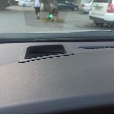 avtomobil baqaj: Toyota Prius Hybrid – gümüş rəng, 5 qapılı liftbek gövdə. Texniki — 9