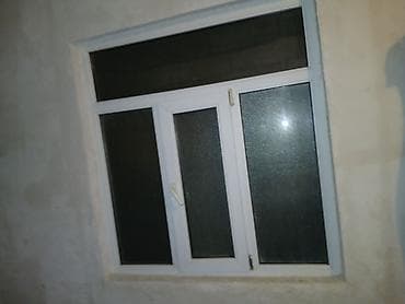 PVC pəncərə — 3 bölməli, üstündə transom (üst açılan sabit şüşə