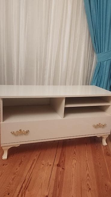 TV altlığı: Düz TV altlığı, Polkalı, Laminat — 1