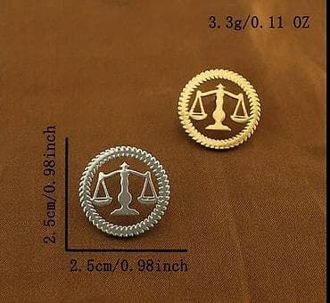 qizil qram: Ədalət tərəzisi nişanı – kostyum üçün metal bross - Dizayn: Dairəvi — 3
