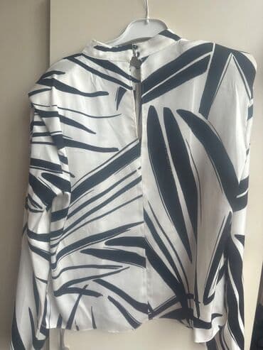 sifon koynekler: 1-2 dəfə geyinilib Mangodan alınıb Xl razmerdir Sinə hissəsində — 4