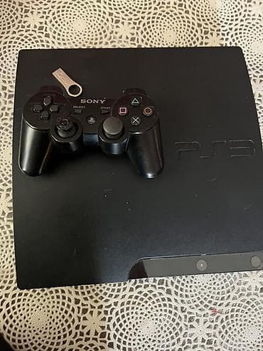 sony usilitel: Sony PlayStation 3 (PS3) Slim oyun konsolu üzərində 3 pult verilir Ps4 — 1