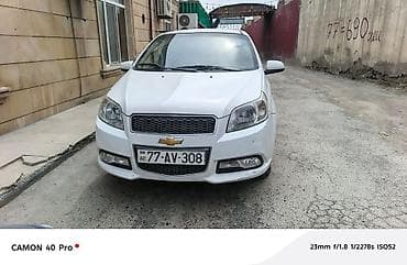 farsonka gaz: Chevrolet Aveo sedan – ağ rəng, 4 qapı, kompakt şəhər avtomobili — 3