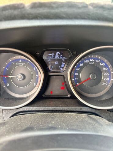 aston martin vanquish 5.9 at: Hyundai Elantra: 1.8 l | 2011 il Sedan — 10