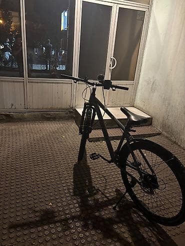 Велосипеды: Şəhər gedişləri üçün praktik velosiped - Rəng: qara, minimalist — 1