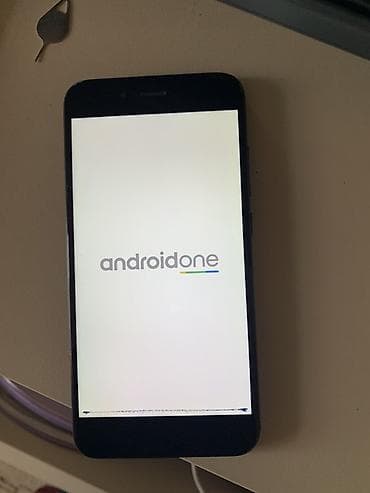 ekran telefonu: Xiaomi Mi A1, 64 GB, rəng - Qara, 
 İki sim kartlı — 4