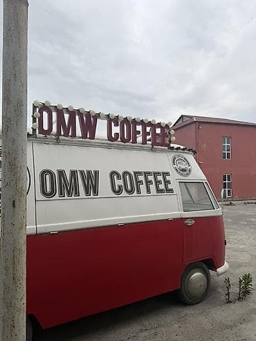Hazır biznes: Retro üslublu mobil “OMW COFFEE” furqonu ☕ Retro Stil Kofe Firqonlu — 3