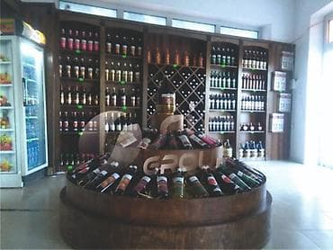 Şərab evi üçün vitrinlərinin sifarişlə hazırlanması — 3