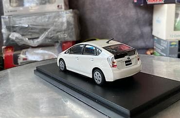toyota aur: Toyota, 2009 il, 1:43, Dəmir, Ödənişli çatdırılma — 10