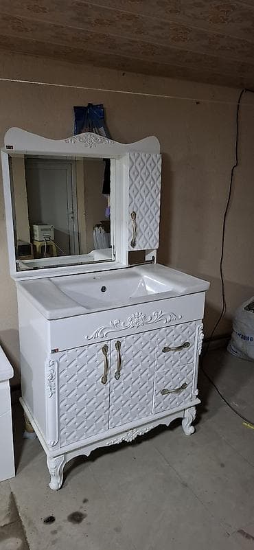 hamam ucun skaflar: Vanna otağı üçün klassik üslubda lavabo və güzgülü şkaf dəsti — 2