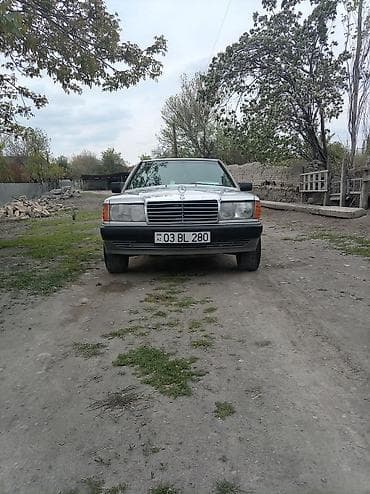 mercedes 208 d: Mercedes-Benz 190E (W201) sedan - Kuzov: 4 qapılı sedan, gümüşü rəng — 9
