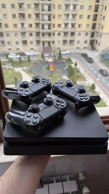 Sony PlayStation 4 Slim oyun konsolu Evdə istifadə olunub çox az