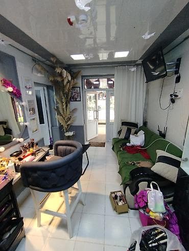 Daşınmaz əmlak: Əhmədli qəsəbəsi Qaçaq Nəbi küçəsi 1 ünvanında yerləşən 5 mərtəbəli — 6