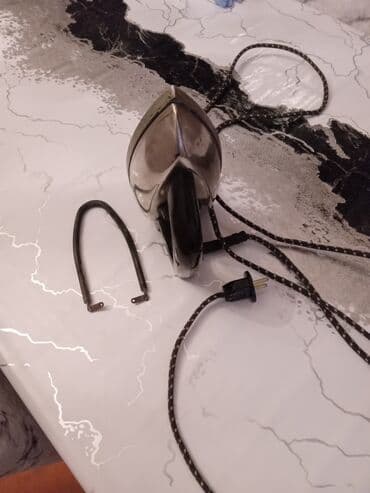 qədimi qəpiklər: Retro elektrik ütüsü - Klassik, metal altlıqla kompakt ütü - — 4