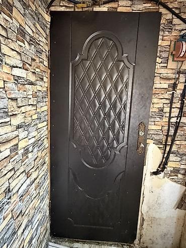 giris qapi: Taxta gırıs qapısı - Material: möhkəm metal/dəmir konstruksiya - — 1