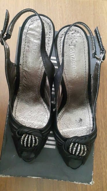 женские кожаные тапочки: Туфли босоножки. 38размер. чистая кожа. покупалась очень дорого — 1