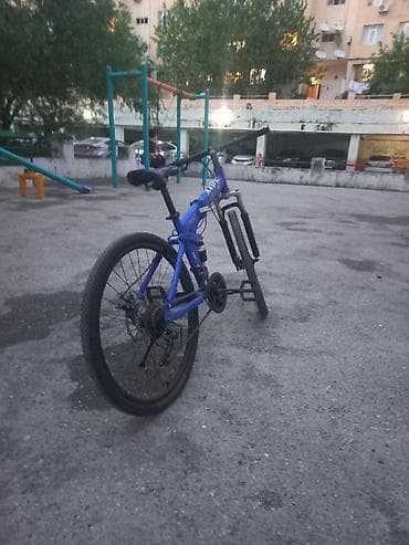 meiredi bike: Velosiped – dağ/şosse tipli, mavi rəng Xüsusiyyətlər: - Tam asqılı — 3