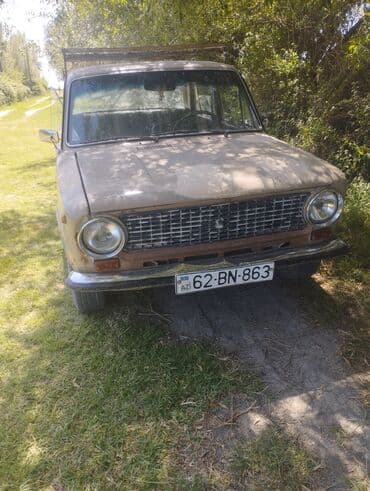 VAZ 2101 “Jiquli” sedan - Kuzov: bej rəng, 4 qapı, xrom ön/arınlıq