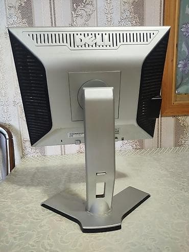 it internet: Dell LCD monitor - Model: Dell UltraSharp seriyası (kvadrat formatlı — 2