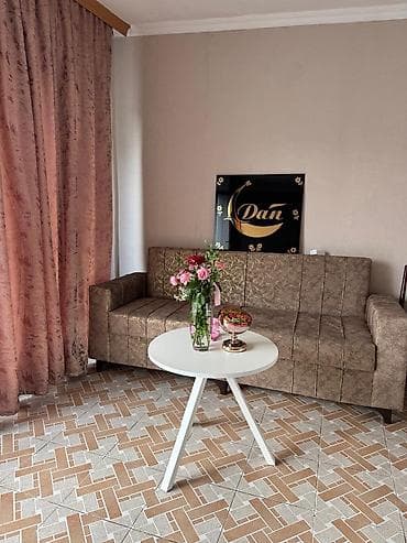divan ikinci el: Divan - Üç nəfərlik, düz xətli dizayn - Qol dayaqlı, hündür dayaqlı — 1