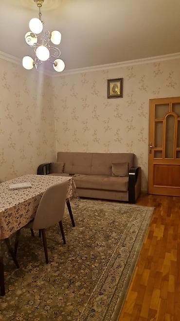 Kirayə 2 otaqlı, tam mebelli və texnikalı mənzil. - Qonaq otağı — 10