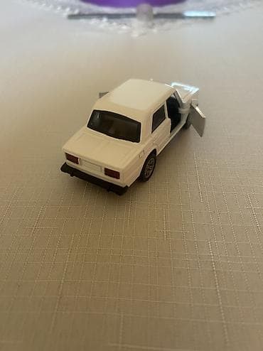 pa 1: Ağ rəngli metal oyuncaq SUV model avtomobil - Marka/model detayı — 8