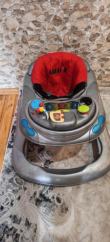 Uşaq gəzdirəni (baby walker) - Rəng: boz gövdə, qırmızı oturacaq -