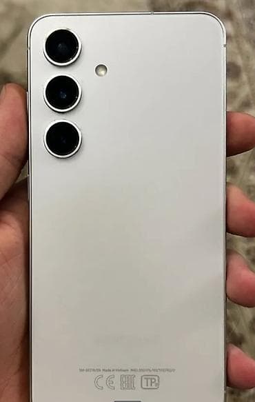 Samsung S24. Kredit deyil. ustada olmayib. bir sozle ideal telfondu