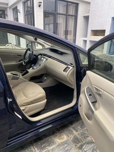 турбо аз подержанные автомобили таеота приюс аренд: Toyota Prius: 1.8 l | 2013 il Sedan — 16